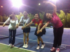 周末軟件園一起學網球，學網球。。。