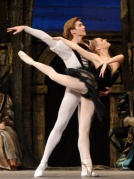 俄羅斯經(jīng)典芭蕾舞劇《天鵝湖》