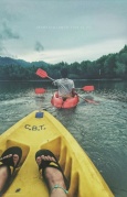 【貪玩基地】皮劃艇初體驗(yàn)X岸上人太多，我只想到水里躲一躲